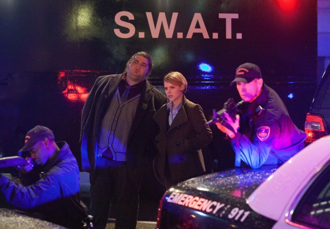 Jorge Garcia E Sarah Jones In Una Scena Dell Episodio Cal Sweeney Di Alcatraz 230137