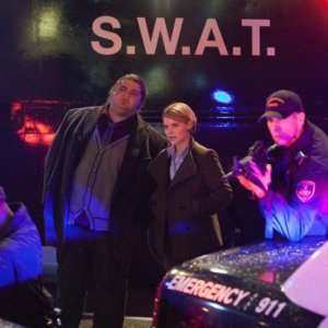 Jorge Garcia e Sarah Jones in una scena dell'episodio Cal Sweeney di Alcatraz