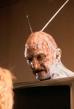 Robert Englund in Nightmare 3: 'Benvenuta in prima serata, puttana!'