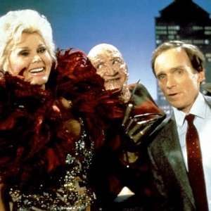 Robert Englund sul set di Nightmare 3 con Zsa Zsa Gabor