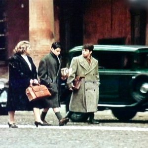 Dichiarazioni d'amore - scenografia  di una  strada di Bologna realizzata da G. Pirrotta