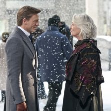 Dream House: Jane Alexander con Daniel Craig sotto la neve in una scena del film