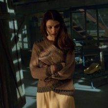 Dream House: Rachel Weisz infreddolita e impaurita in una scena del film