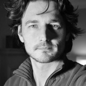 Il regista Barnaby Southcombe in una foto promozionale