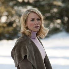 Naomi Watts sulla neve in una scena di Dream House