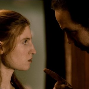 À moi seule: Agathe Bonitzer e Reda Kateb in una scena del film