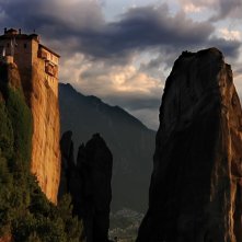 Metéora: una suggestiva immagine tratta dal film di Spiros Stathoulopoulos