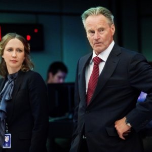 Safe House - Nessuno è al sicuro: Sam Shepard e Vera Farmiga in una scena del film