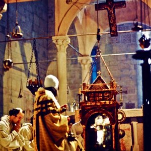 Film - Magnificat -  scenografia Chiesa della Visitazione (realizzata da G. Pirrotta) particolare del reliquiario