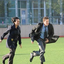 Unforgettable: Dylan Walsh e Daya Vaidya nell'episodio Golden Bird