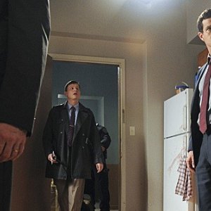 Unforgettable: Dylan Walsh e Kevin Rankin nell'episodio Road Block