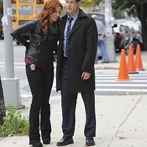 Unforgettable: Dylan Walsh e Poppy Montgomery nell'episodio Lost Things