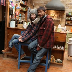 Louis Koo sul set di Romancing in Thin Air con Sammi Cheng