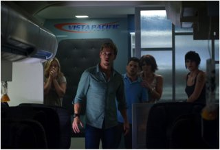 Ryan Kwanten circondato dagli altri interpreti dell'horror 7500