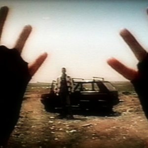 Dorme: una scena tratta dal film d'esordio di Eros Puglielli