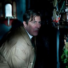 Ciarán Hinds in una scena del film The Woman in Black