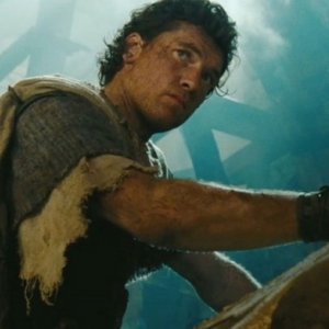 Sam Worthington nei panni di Perseo in una scena di La furia dei Titani