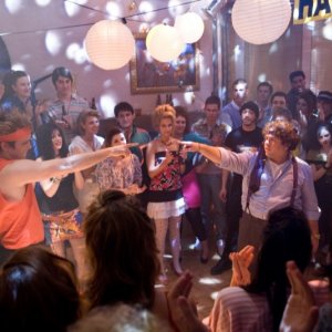 Take Me Home Tonight: Dan Fogler e Robert Hoffman in una scena del film