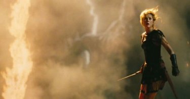 Wrath of the Titans: Rosamund Pike in una scena d'azione del film