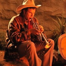 Will Ferrell suona malinconicamente la tromba in una scena di Casa de mi padre