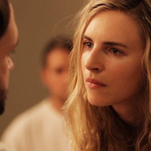 Brit Marling in un'intensa immagine tratta da Sound of My Voice