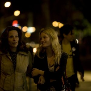 Lili Taylor con Ashley Hinshaw in Cherry
