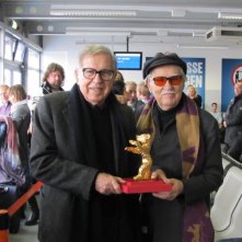 Paolo e Vittorio Taviani all'aeroporto di Berlino dopo aver vinto l'Orso d'Oro per Cesare deve Morire