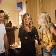 Jennifer Aniston con Malin Akerman e Paul Rudd in Nudi e Felici