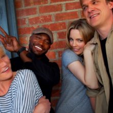 Lo scanzonato cast di Bewteen Us: Julia Stiles, Taye Diggs, Melissa George e David Harbour i