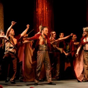 Cesare deve morire: Cosimo Rega insieme a Salvatore Striano in una scena del film