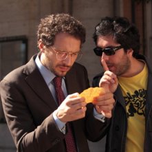 Claudio Santamaria sul set de Gli sfiorati insieme al regista Matteo Rovere