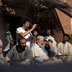 Il regista Radu Mihaileanu sul set del film La sorgente dell'amore