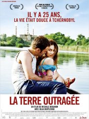 La terre outragée: la locandina del film