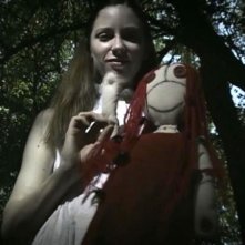 Marysia Kay in una scena dell'horror Colour from the Dark