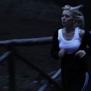 Native: Michela (Giovanna Mandalari) durante una corsa mattutina