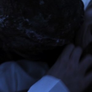 Native: una scena di tensione del film