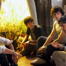 10 regole per fare innamorare: Vincenzo Salemme con i giovani attori del cast in una scena del film