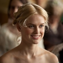 The Raven: Alice Eve in una scena del film nei panni di Emily
