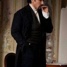 The Raven: John Cusack in una scena del film