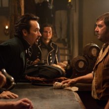 The Raven: John Cusack nei panni di Edgar Allan Poe in una scena del film