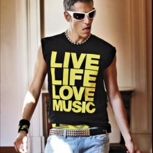 Ti stimo fratello: Giovanni Vernia in una scena del film nei panni di Jonny Groove