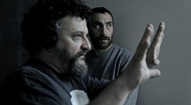 I registi Marco e Antonio Manetti sul set de L'arrivo di Wang