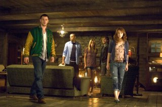 The Cabin in the Woods: Anna Hutchison, Fran Kranz, Chris Hemsworth, Kristen Connolly e Jesse Williams in una scena del film