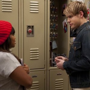 Glee: Amber Riley e Chord Overstreet in una scena dell'episodio Cuore