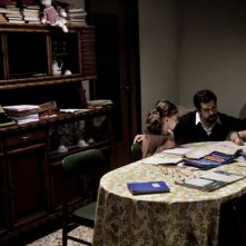 Romanzo di una strage: Pierfrancesco Favino in una scena del film nei panni dell'anarchico Giuseppe Pinelli