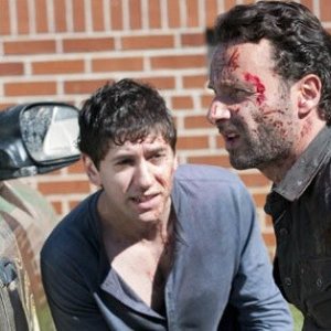 The Walking Dead: Andrew Lincoln con Michael Zegen in una scena dell'episodio Scelte
