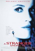 Un'estranea tra noi: la locandina del film