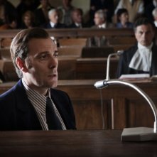 Valerio Mastandrea in aula nei panni di Luigi Calabresi in un'immagine di Romanzo di una strage