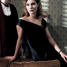 Vittoria Puccini in una scena del film Magnifica presenza insieme a Ambrogio Maestri