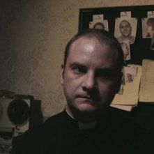 Evan Helmuth è padre David in una scena dell'horror L'altra faccia del diavolo